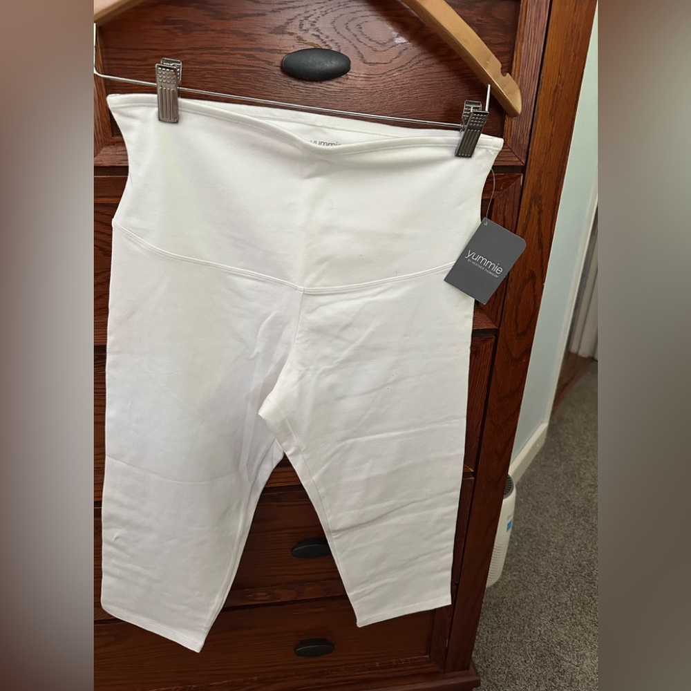 NWT Yummy compact cotton capri leggings